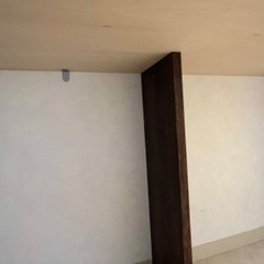 シンプルな壁付けテーブルの画像