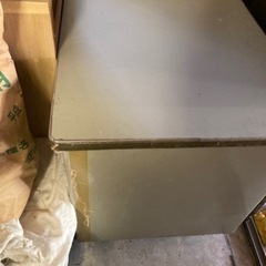 中古　スチール机　事務机　2つの画像