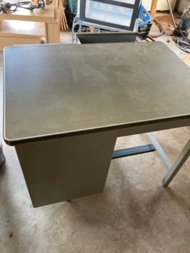 中古　スチール机　事務机　2つ