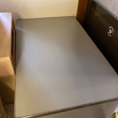 中古　スチール机　事務机　2つの画像