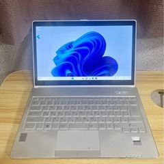 タッチパネル式　Windows11 ノートパソコンの画像