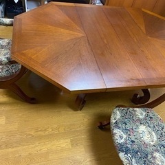 テーブル、イスの画像