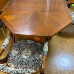 テーブル、イスの画像