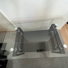ガラステーブルの画像