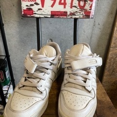 アディダス　adidas originals フォーラムロー　27 ホワイトの画像