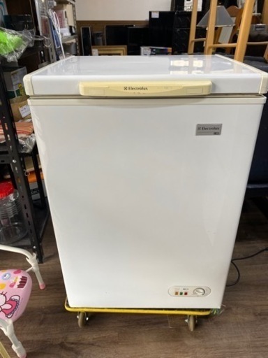 商談中　エレクトロラックス　上開き冷凍庫　105L ECB105