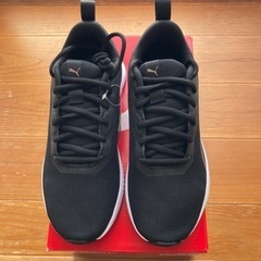 新品　PUMA スニーカー　22cm