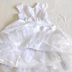 女の子　130　白ドレス　2枚の画像