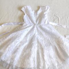 女の子　130　白ドレス　2枚の画像