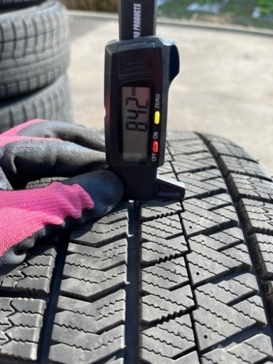 22年/VRX2 9.5部山 215/60R16 スタッドレス