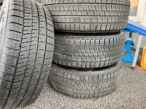 22年/VRX2 9.5部山　215/60R16 スタッドレス