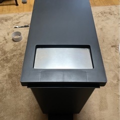 ゴミ箱 スリム 足踏み キッチン ユニード 45L | 大容量 蓋つきごみ箱 45リットル ふた付き ダストボックス おしゃれ ゴミ箱 UNEED フタ付き 縦型 蓋付き スリム 袋が見えない レジ袋 隠せる リビング ペダル 四角 プッシュ式 シンプル コンパクト 薄型 黒 ブラックの画像