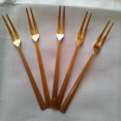値下、金色のフォーク5本