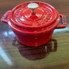 中古 staub ストウブ 「 ピコ ココット ラウンド チェリ...