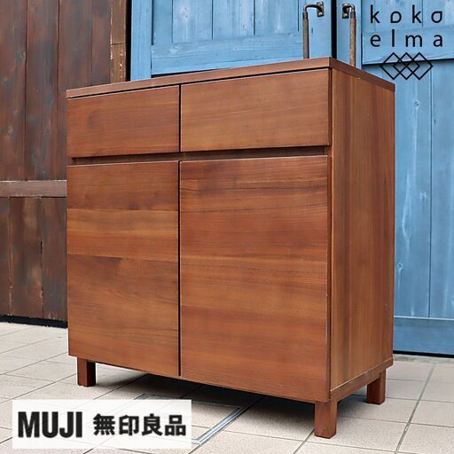 人気の無印良品(MUJI)のウォールナット材キャビネット・木製扉です。シンプルでコンパクトなサイドボードは圧迫感を感じさせず使い勝手もよく2人暮らしにもおススメ♪北欧スタイルなどに。DD130
