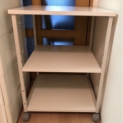 キャスター付きサイドテーブルの画像