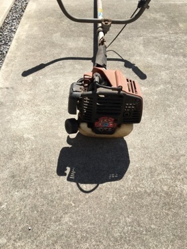 草刈り機　エンジン