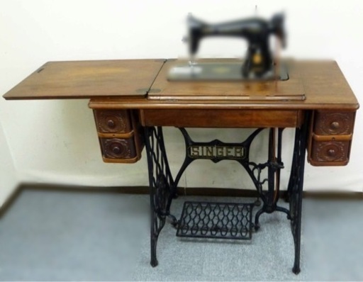 アメリカビンテージ　レトロ　ミシン台　足踏みミシン