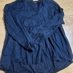 ユニクロ黒のブラウス