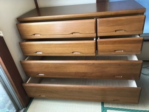 しっかりした作りのきれいなチェストです(追記)