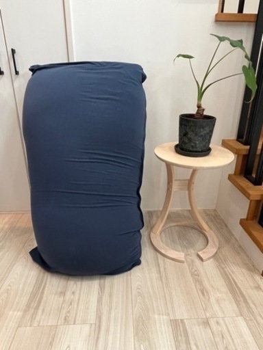 決まりました。ワンルーム部屋にもピッタリ。チェアや二人掛けソファにも。「Yogibo Midi（ヨギボー ミディ）」