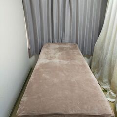 折り畳み折りたたみ　施術ベッド　カバー付き　マッサージの画像