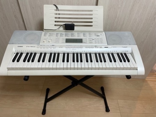 （取引中）CASIO LK-208 光ナビゲーション　キーボード　スタンド付