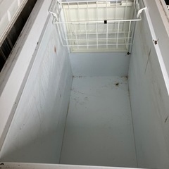 スーパーフリーザーと業務用冷蔵庫の画像