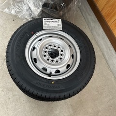 新品スタッドレスタイヤホイール付きの画像