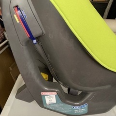 チャイルドシート 高さ約63cm 幅約42cmの画像
