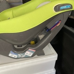 チャイルドシート 高さ約63cm 幅約42cmの画像