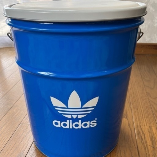 ヘビースモーカーの灰皿に最適！adidasノベルティ缶