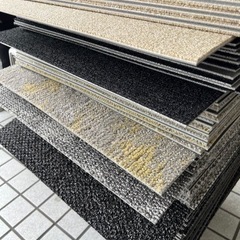 タイルカーペット　新品　1枚の値段ですの画像