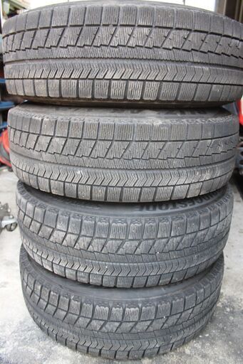 スタッドレスタイヤ・BS製　１８５/７０R１４・アルミホイール