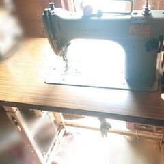 【無料】ミシンテーブル