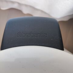 ペダル式ゴミ箱　Brabantia 白の画像