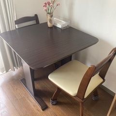 【美品】ダイニングテーブル80×80の画像