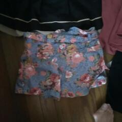 膝上スカートとパンツですの画像