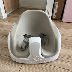 新品bumbo テーブル付き