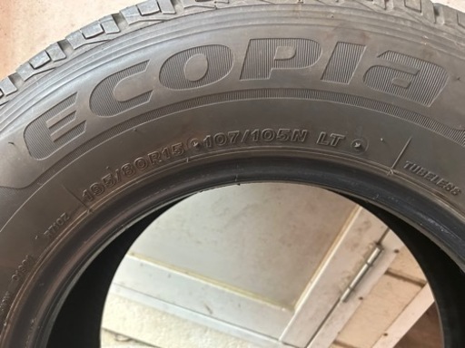 ハイエース用タイヤ4本、タイヤのみ　15インチ