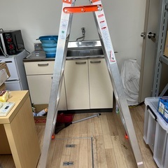 とても綺麗な　脚立（はしご兼用）５段　150cm