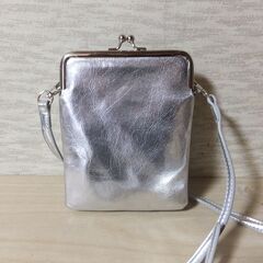 値下げ　ショルダーバッグ　シルバー色　キッズ　レディー　ヤングの画像