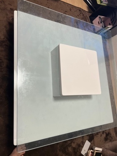 ガラステーブル