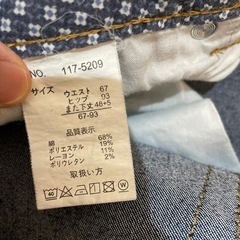 デニムの七部丈のスボンの画像
