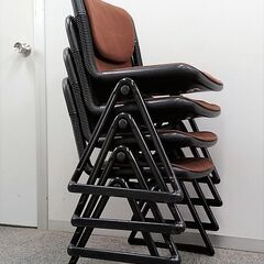 スタックチェア　会議室で使用の画像