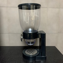 【美品】ZEVRO フードディスペンサーの画像