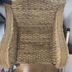 1人用大型椅子（籐製？）の画像
