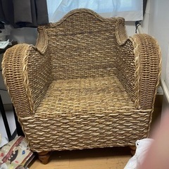 1人用大型椅子（籐製？）の画像