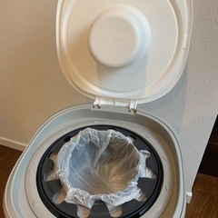 【受け渡し者様決定しております】ポイテックアドバンス　おむつゴミ箱　おむつポットの画像