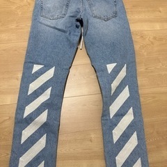 off-white デニムの画像